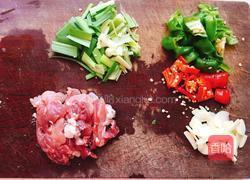 蒜瓣炒肉的做法图解2
