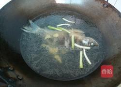 奶白鱼汤的做法图解4
