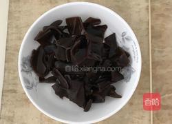 黑木耳蒸滑鸡腿的做法图解3