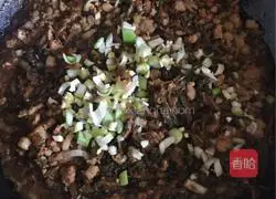 Illustration of how to make steamed buns with dried vegetables and meat 9