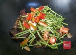 藜蒿炒腊肉的做法图解9