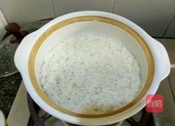 鱿鱼煲仔饭的做法图解1