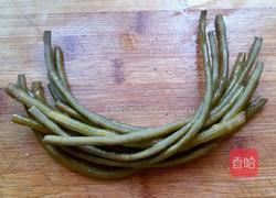 酸豆角炒蛋的做法图解1