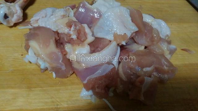 鸡腿去骨切成块