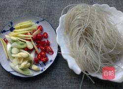鲅鱼炖粉条的做法图解1