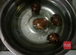 香菇鸭肉粥的做法图解1