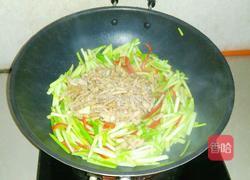韭黄肉丝的做法图解4