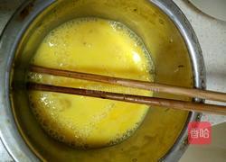 芡实炒蛋的做法图解1