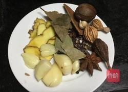 红油肥肠面的做法图解2