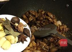 红油肥肠面的做法图解4