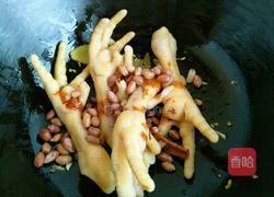 花生炖鸡脚的做法图解9