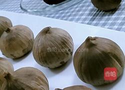 黑蒜煲排骨響螺片湯的做法图解3