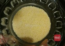 熬小米粥的做法图解1