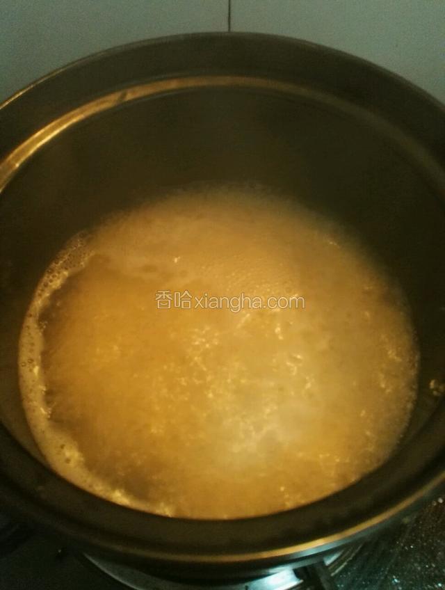 水开后，转小火慢熬