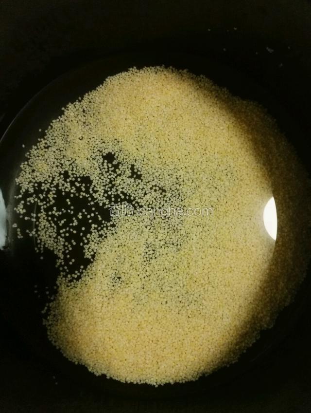 放入锅里加适量水大火烧开