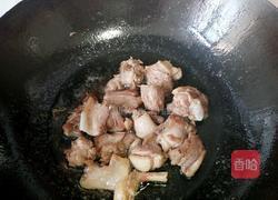 板栗啤酒烧鸭的做法图解2