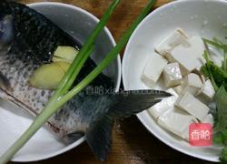 奶白鱼汤的做法图解1