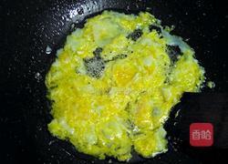 鸡蛋炒面条的做法图解5