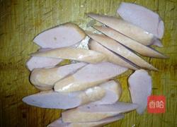 香肠炒青椒的做法图解1