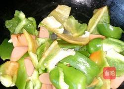 香肠炒青椒的做法图解5