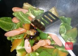 香肠炒青椒的做法图解6
