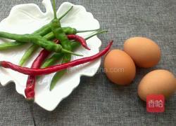 小尖椒炒鸡蛋的做法图解1