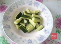 凉拌油条黄瓜的做法图解1
