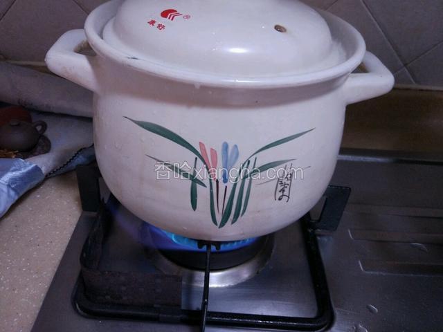 大火烧开，转中小火，炖四十分钟左右！