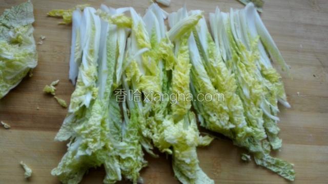 白菜切开洗净备好！