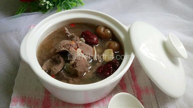 加入适量盐装碗食用。