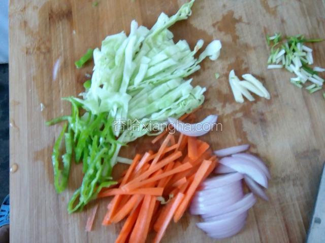 蔬菜洗净切丝
