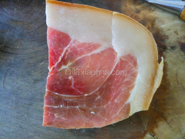 咸肉洗净晒干水