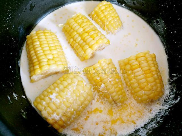玉米棒煮熟即可