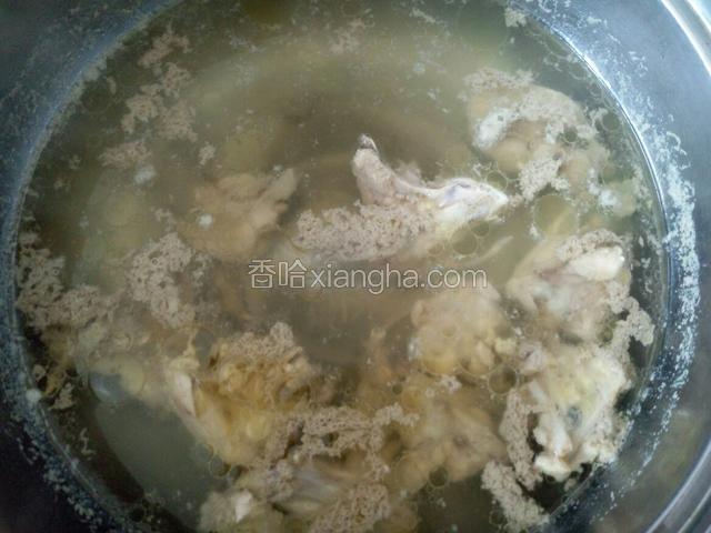 用开水焯去血沫