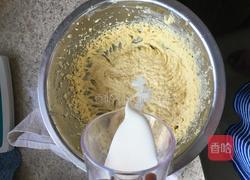 巧克力纸杯蛋糕的做法图解3