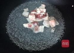 酸菜炖五花肉的做法图解2
