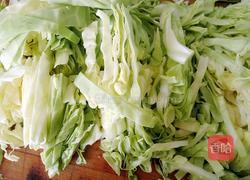 酸辣包菜丝的做法图解2