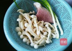 鲜菇豆腐汤的做法图解1