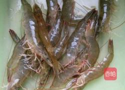 虾炖土豆的做法图解1
