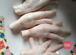 佛手瓜黄豆鸡脚汤的做法图解1