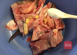 鱼头番茄汤的做法图解2