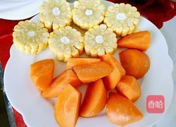 玉米排骨胡萝卜汤的做法图解1