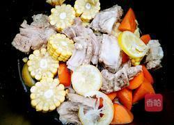 玉米排骨胡萝卜汤的做法图解4