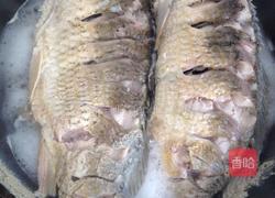 油泼鲤鱼的做法图解3