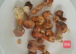 姬松茸炖鸡的做法图解2