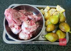 无花果玉米猪筒骨汤的做法图解1