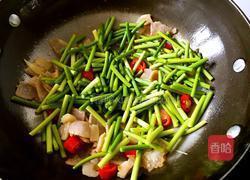 蒜台炒腊肉的做法图解7