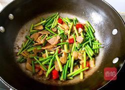 蒜台炒腊肉的做法图解8