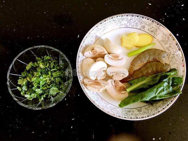 食材备用。
