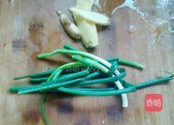 干蒸小公鸡的做法图解2